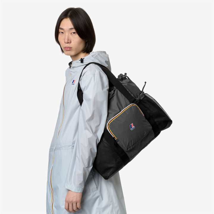 Bags_UNISEX_LE VRAI 3.0 JEANETTE_Tote Bag_GREEN BLACKISH - Detail