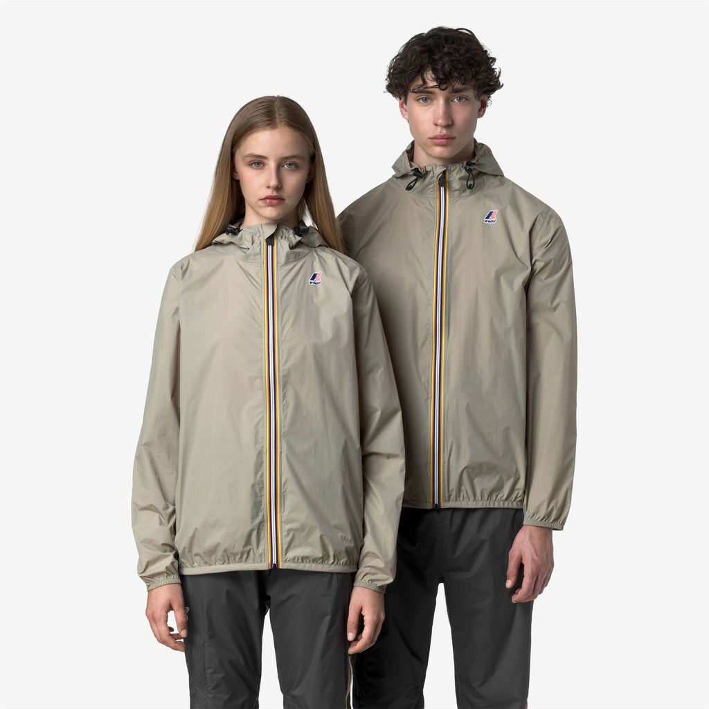 Jackets_UNISEX_LE VRAI 4.0 CLAUDE_Mid_Green Oak - Commercial 7