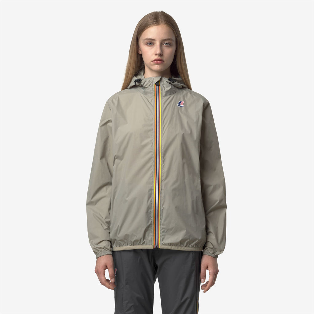 Jackets_UNISEX_LE VRAI 4.0 CLAUDE_Mid_Green Oak - Commercial 4