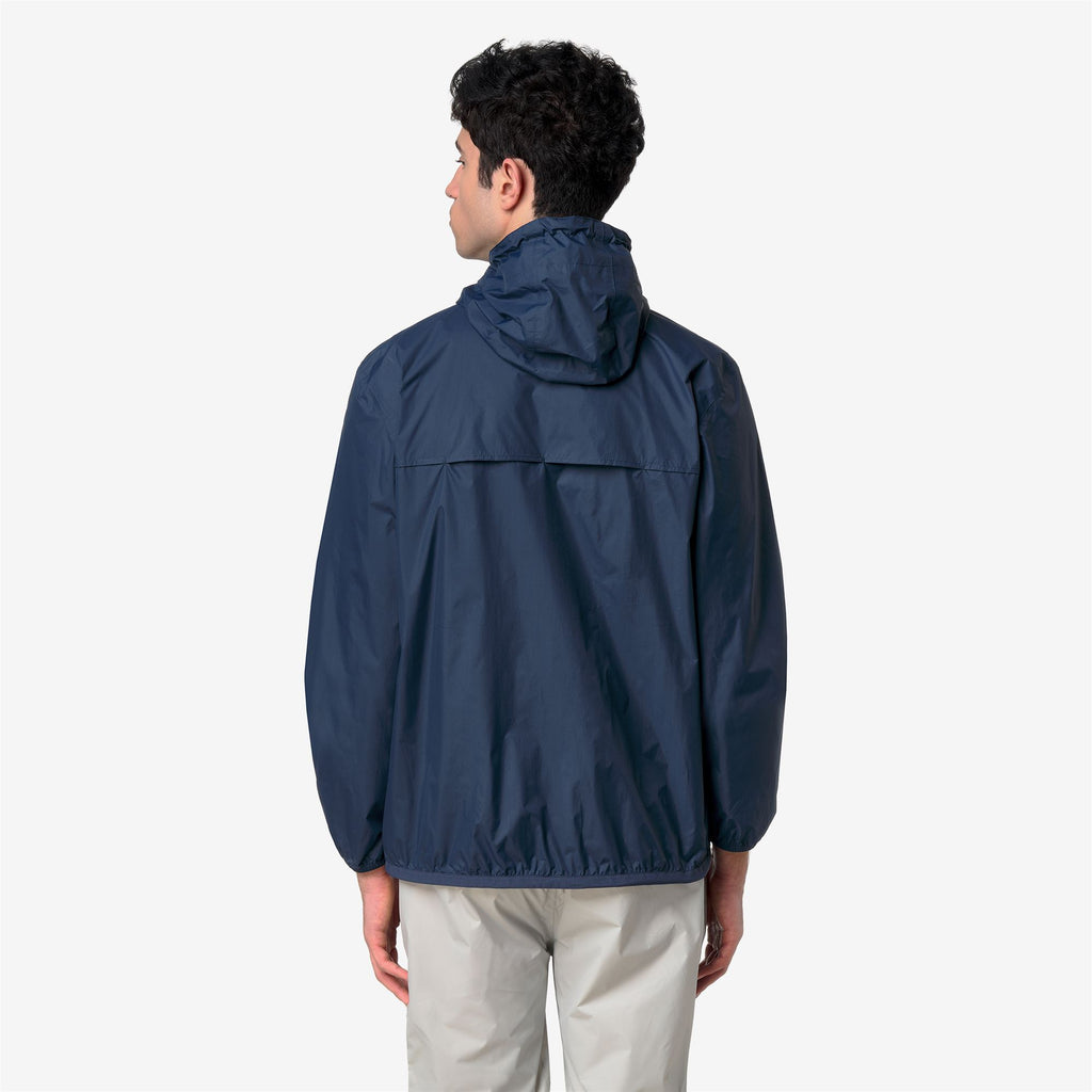 Jackets_UNISEX_LE VRAI 4.0 CLAUDE_Mid_Blue Insignia - Commercial 6