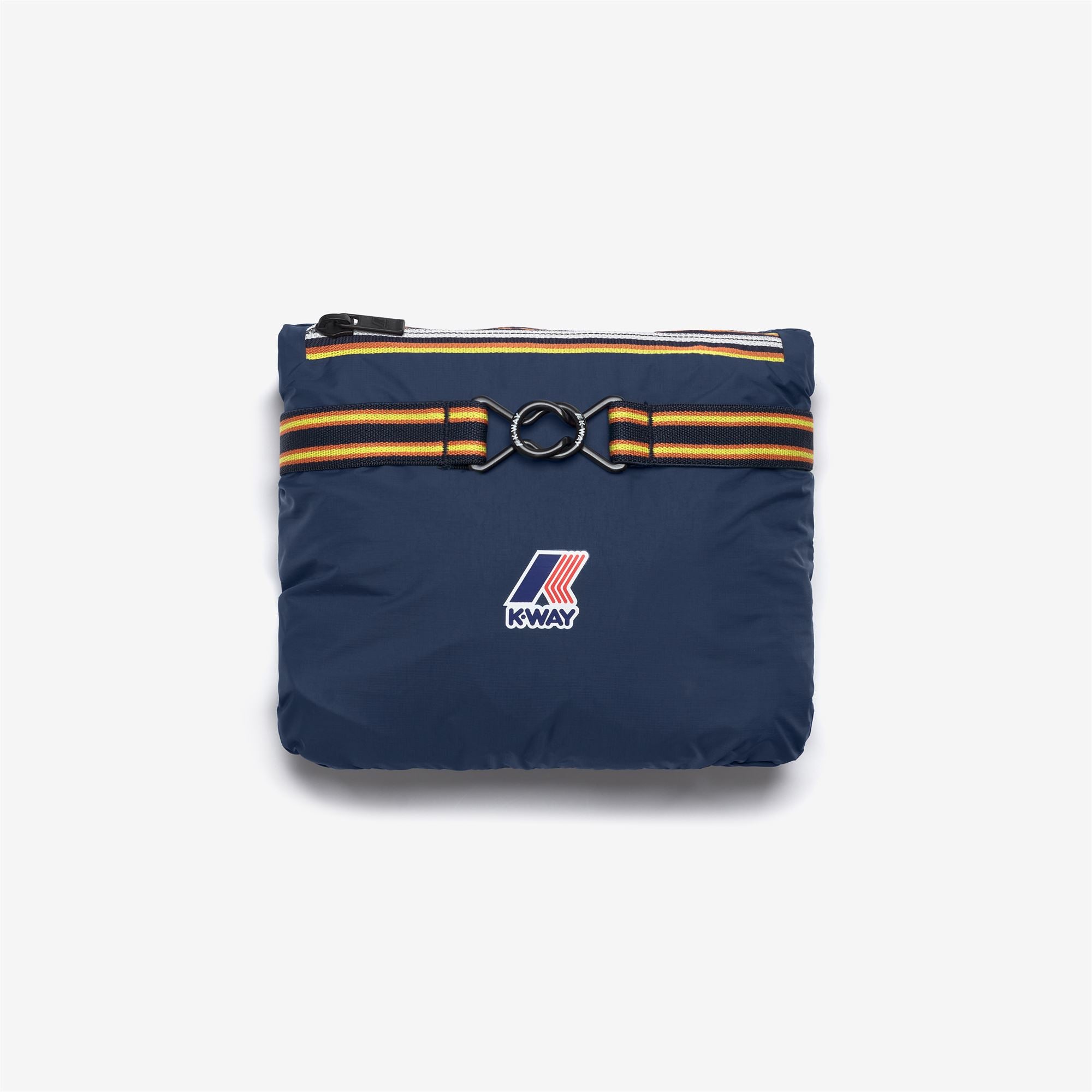 Jackets_UNISEX_LE VRAI 4.0 CLAUDE_Mid_Blue Insignia - Commercial 2