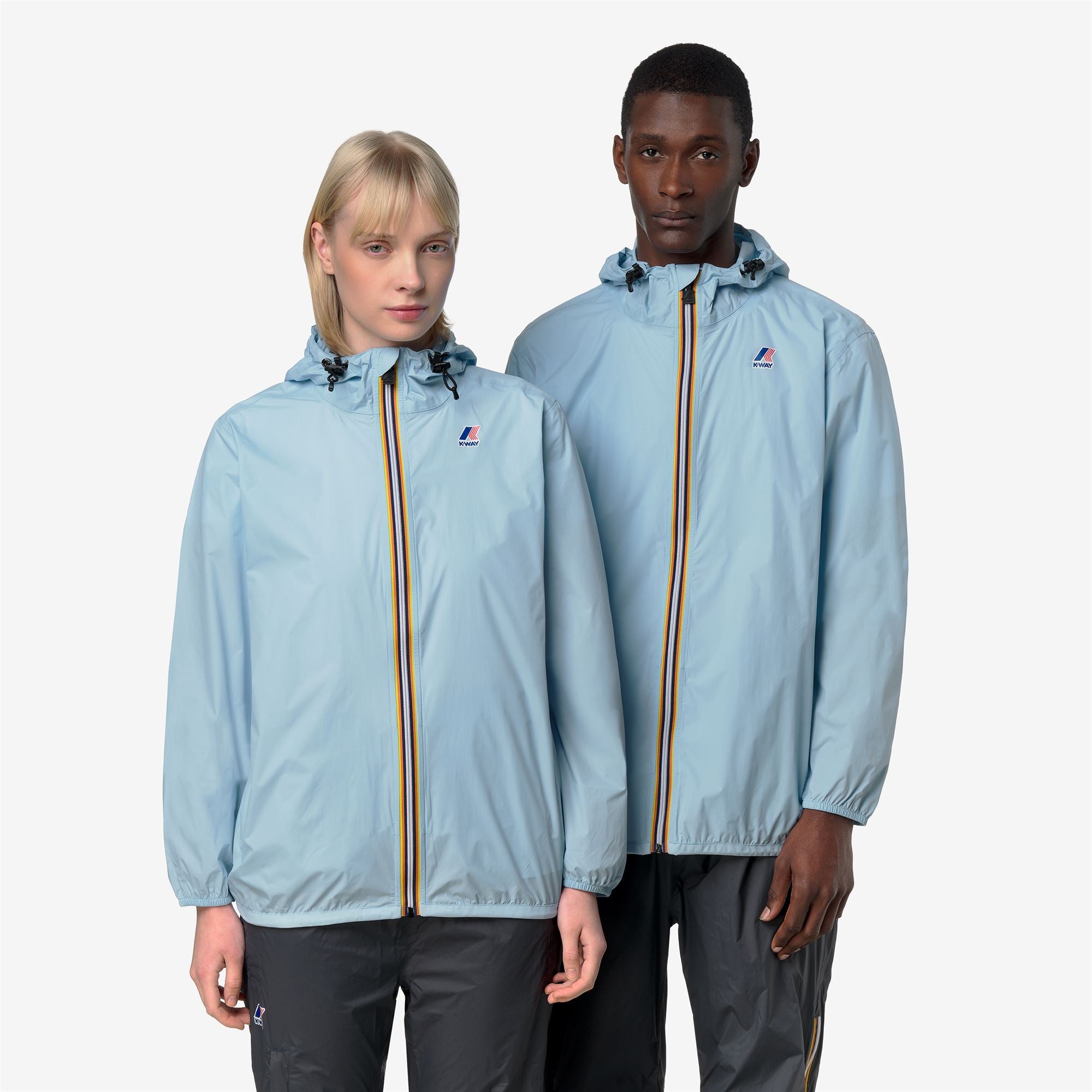 Jackets_UNISEX_LE VRAI 4.0 CLAUDE_Mid_Blue Dream - Commercial 1