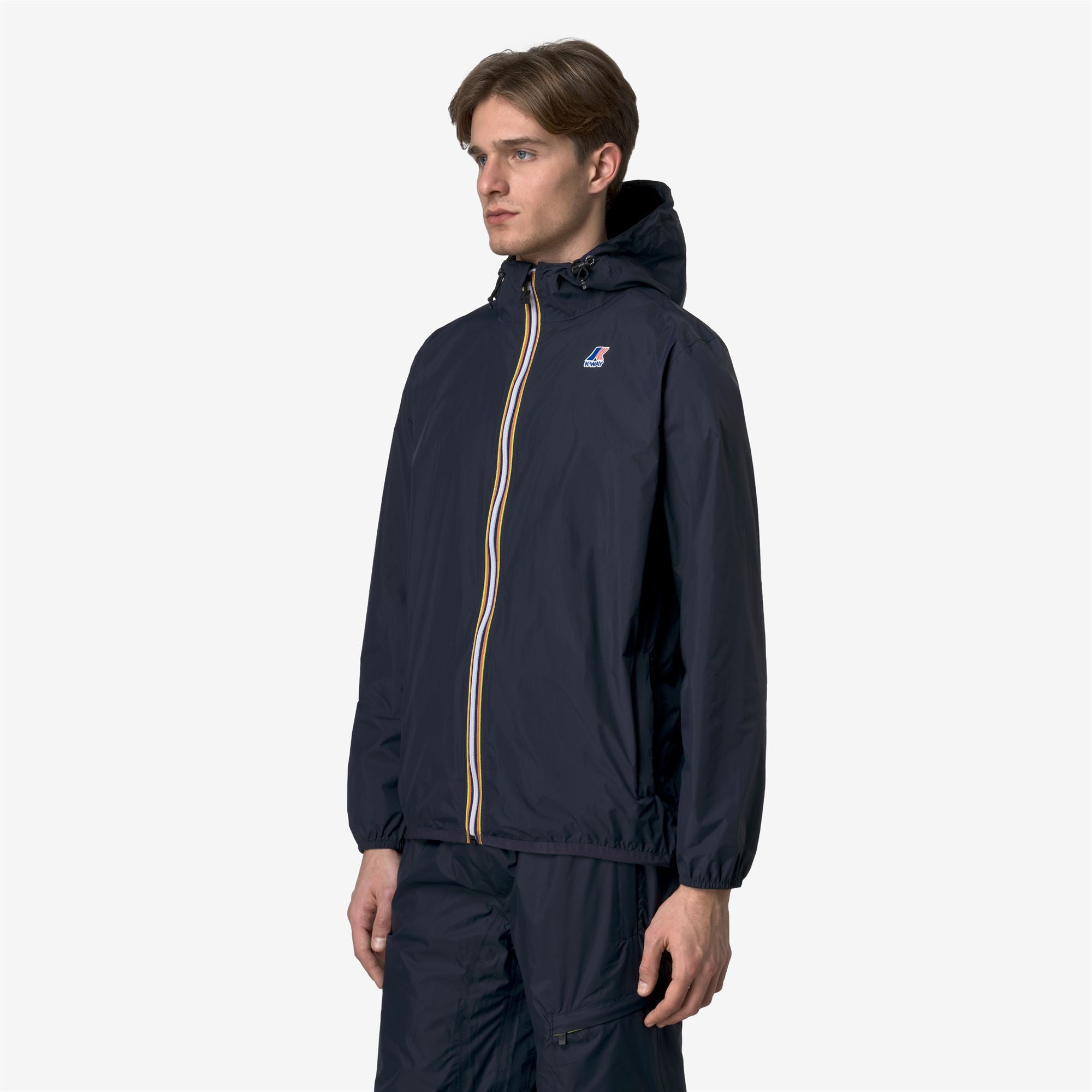 Jackets_UNISEX_LE VRAI 4.0 CLAUDE_Mid_Blue Depth - Commercial 5