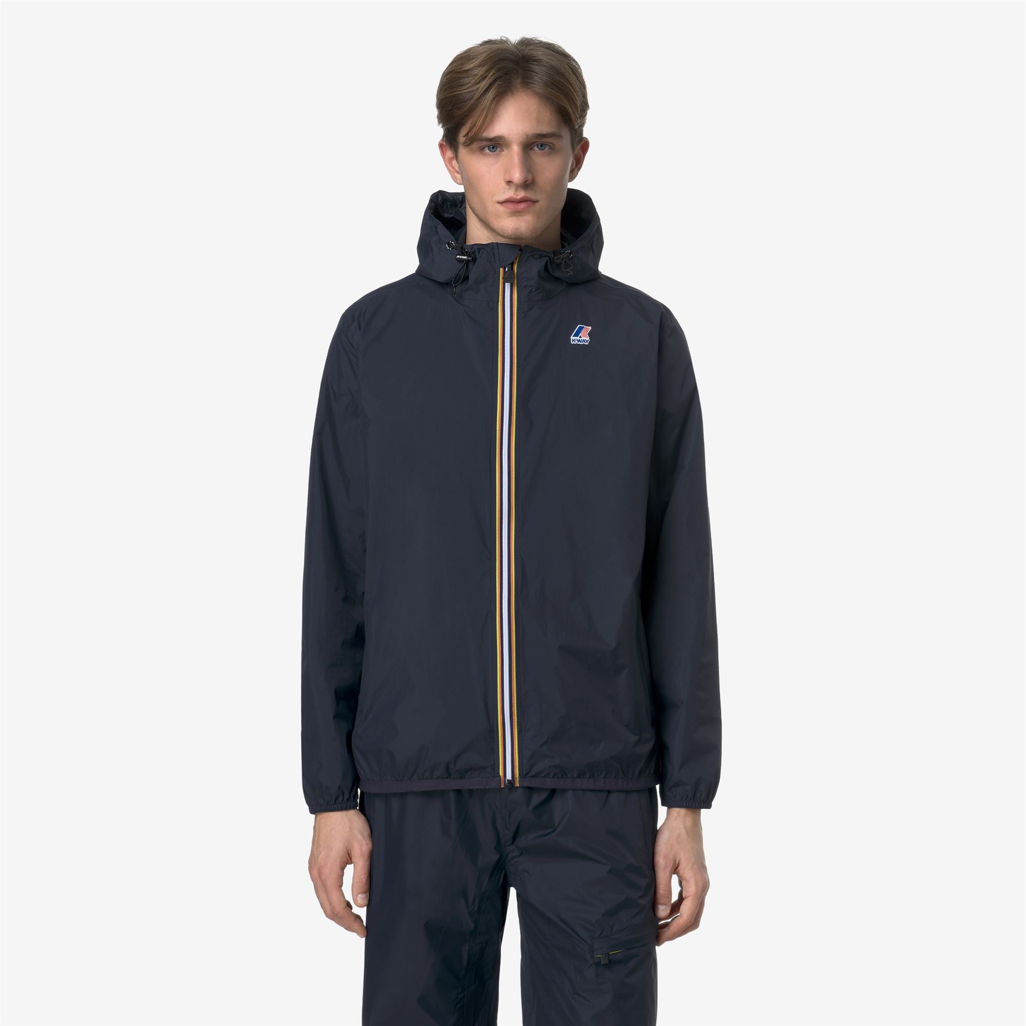 Jackets_UNISEX_LE VRAI 4.0 CLAUDE_Mid_Blue Depth - Commercial 4