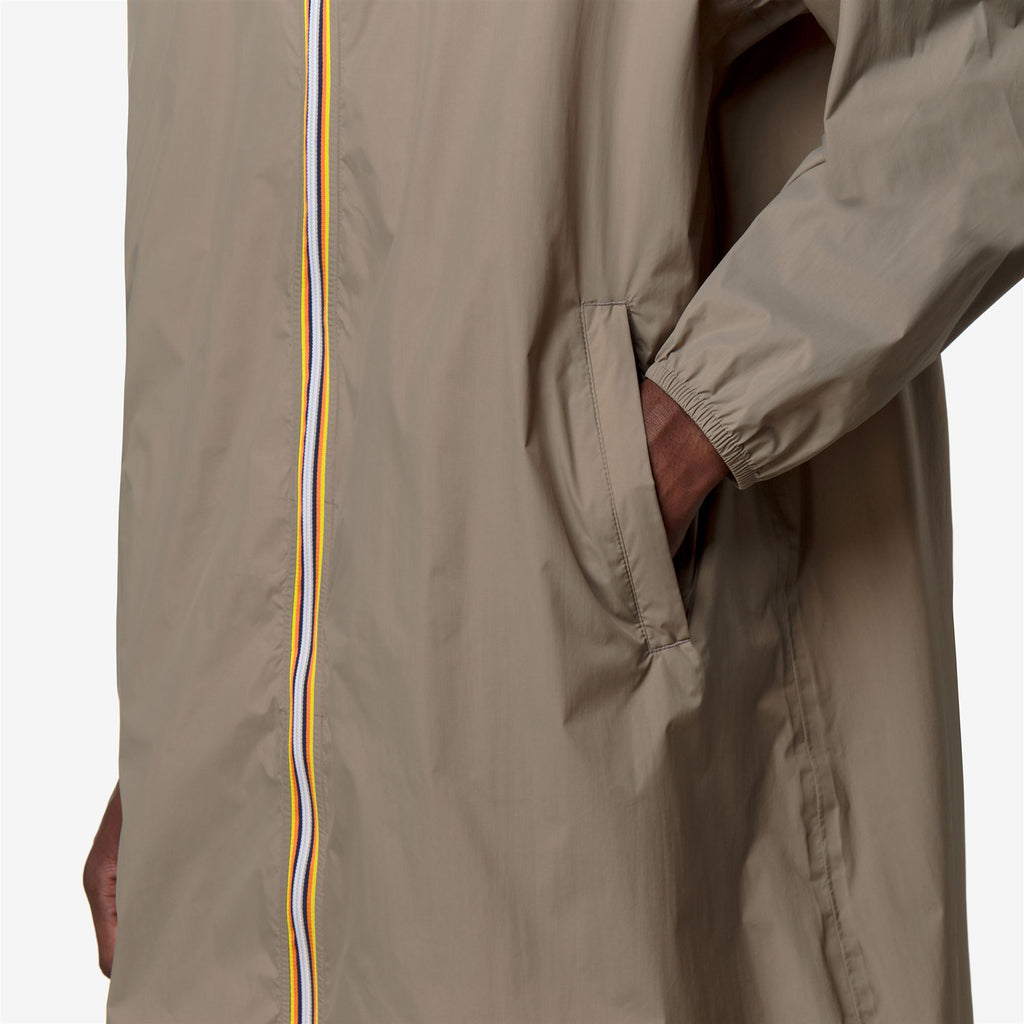 Jackets_UNISEX_LE VRAI 4.0 EIFFEL EAST_Long_Beige Taupe - Commercial 7