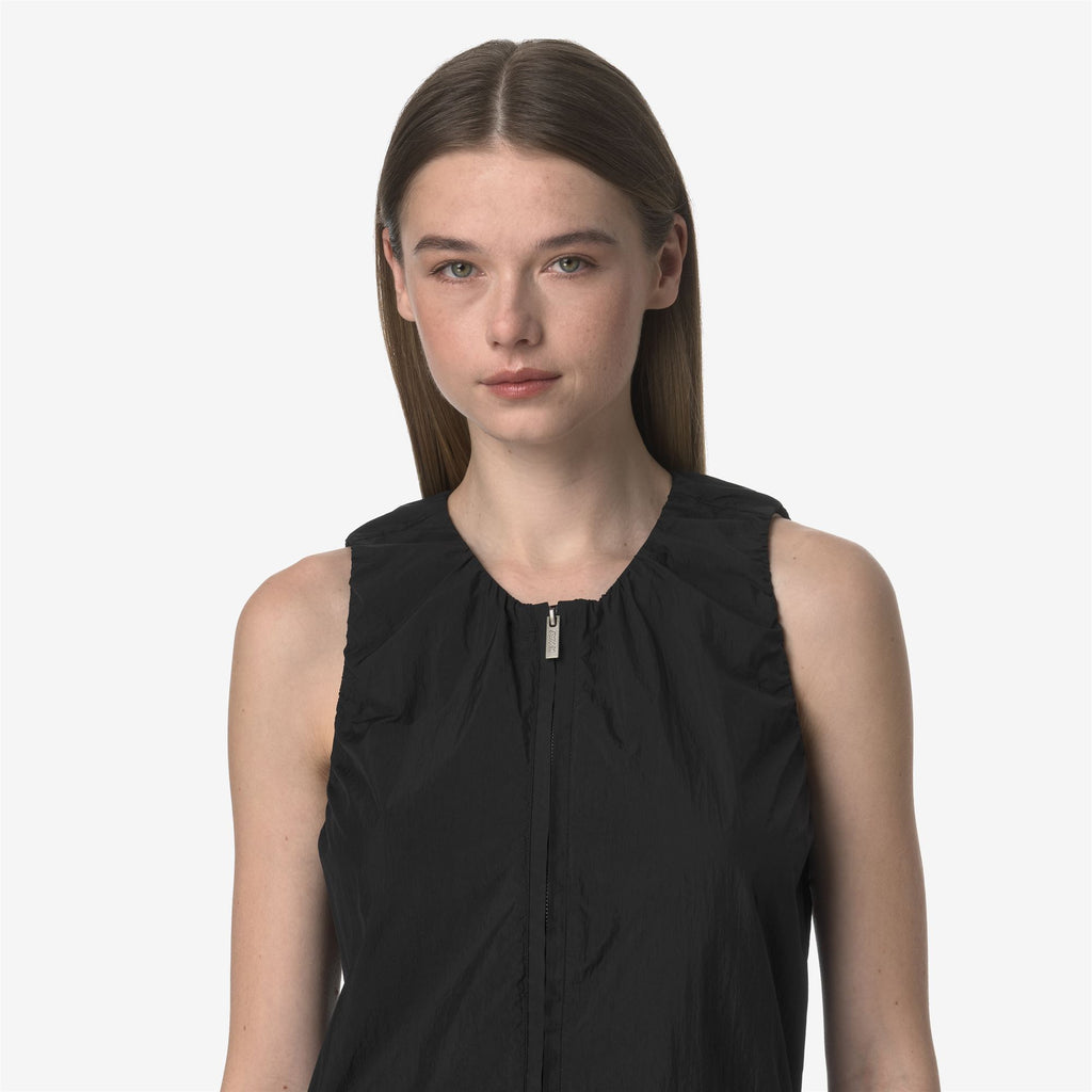 T-Shirts & Top_WOMAN_ALIZE_Top_Black Pure - Commercial 7