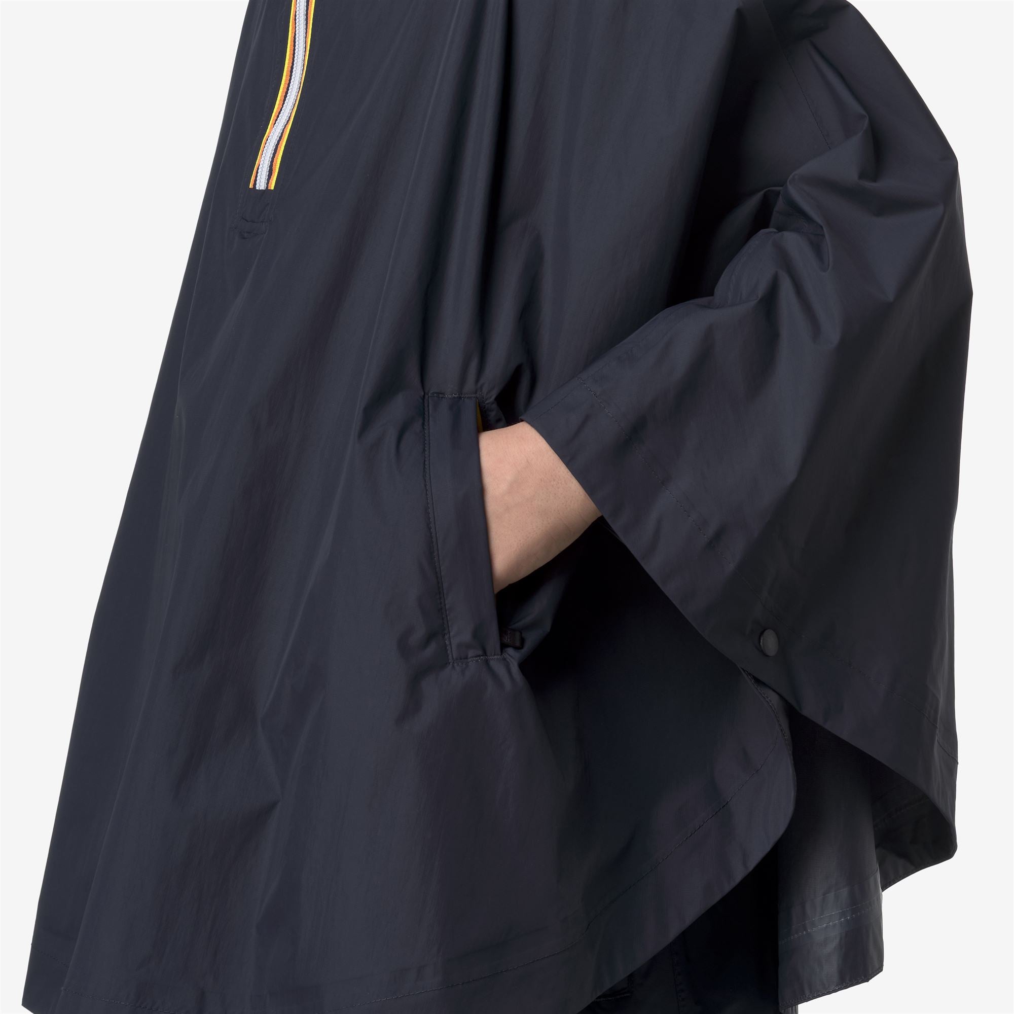 Jackets_KID UNISEX_P. LE VRAI 4.0 MORGAN_Poncho_Blue Depth - Commercial 7