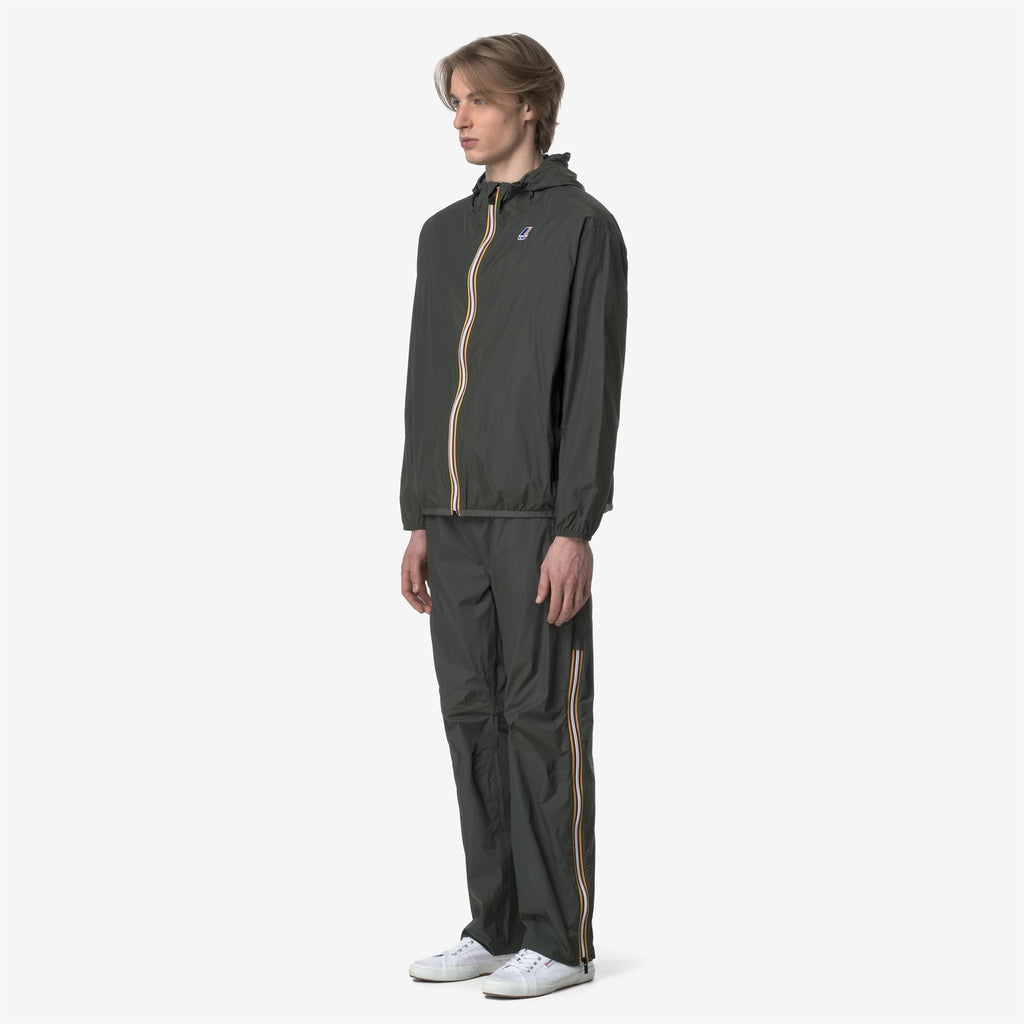 Pants_UNISEX_LE VRAI 4.0 ETHAN_Sport Trousers_GREEN BLACKISH - Commercial 4