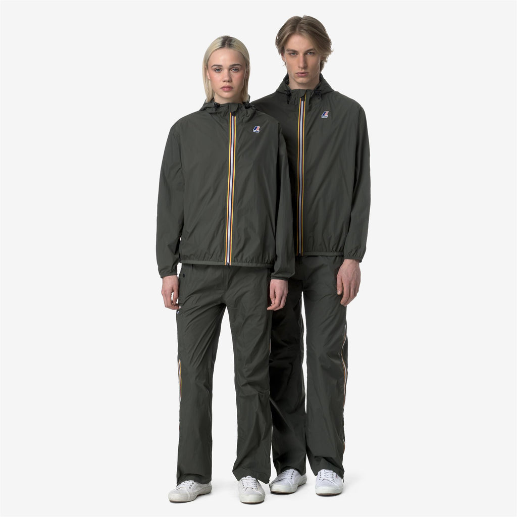 Pants_UNISEX_LE VRAI 4.0 ETHAN_Sport Trousers_GREEN BLACKISH - Commercial 1