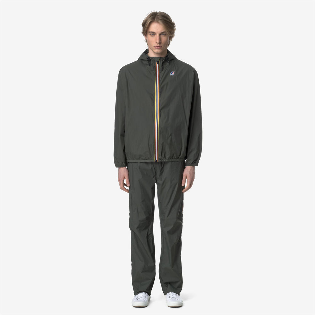 Pants_UNISEX_LE VRAI 4.0 ETHAN_Sport Trousers_GREEN BLACKISH - Commercial 2