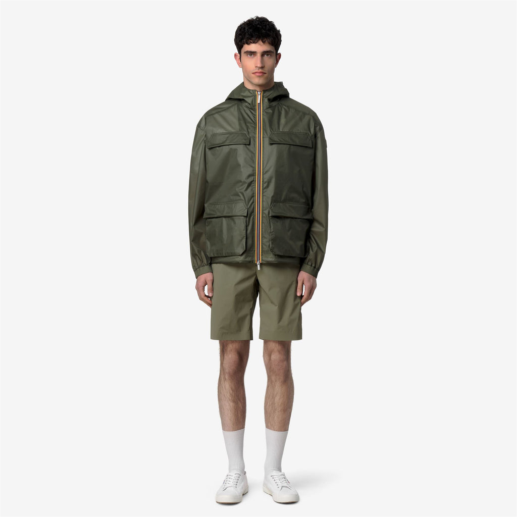 Jackets_Man_CLAD EXTRA LIGHT 3L_Short_Green Lichen - Commercial 4