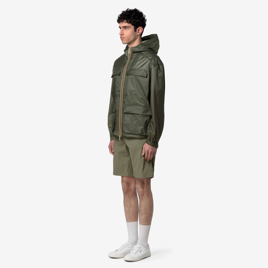 Jackets_Man_CLAD EXTRA LIGHT 3L_Short_Green Lichen - Commercial 5