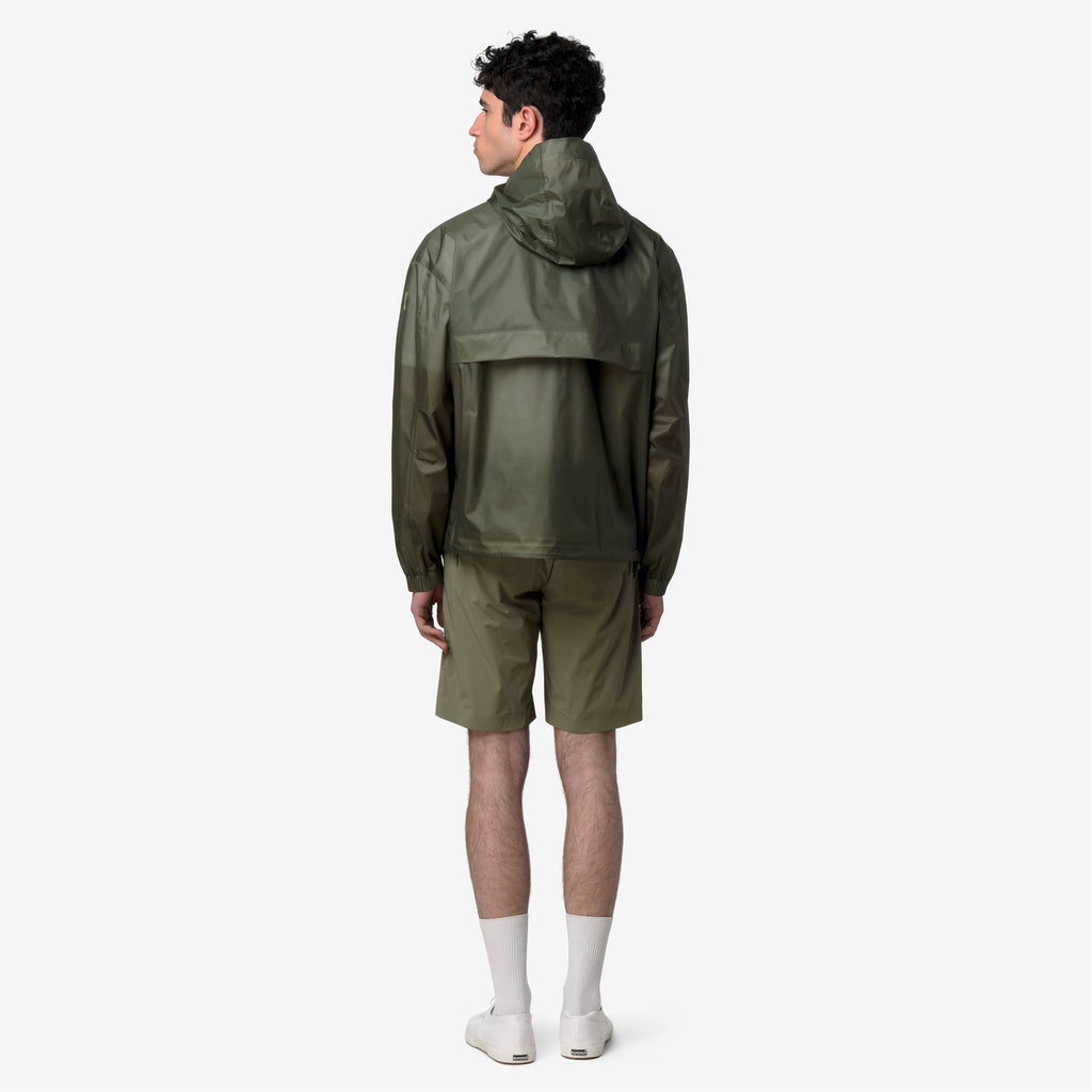 Jackets_Man_CLAD EXTRA LIGHT 3L_Short_Green Lichen - Commercial 6