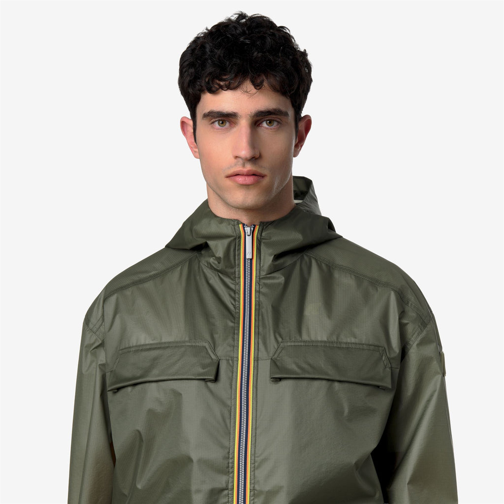 Jackets_Man_CLAD EXTRA LIGHT 3L_Short_Green Lichen - Commercial 7