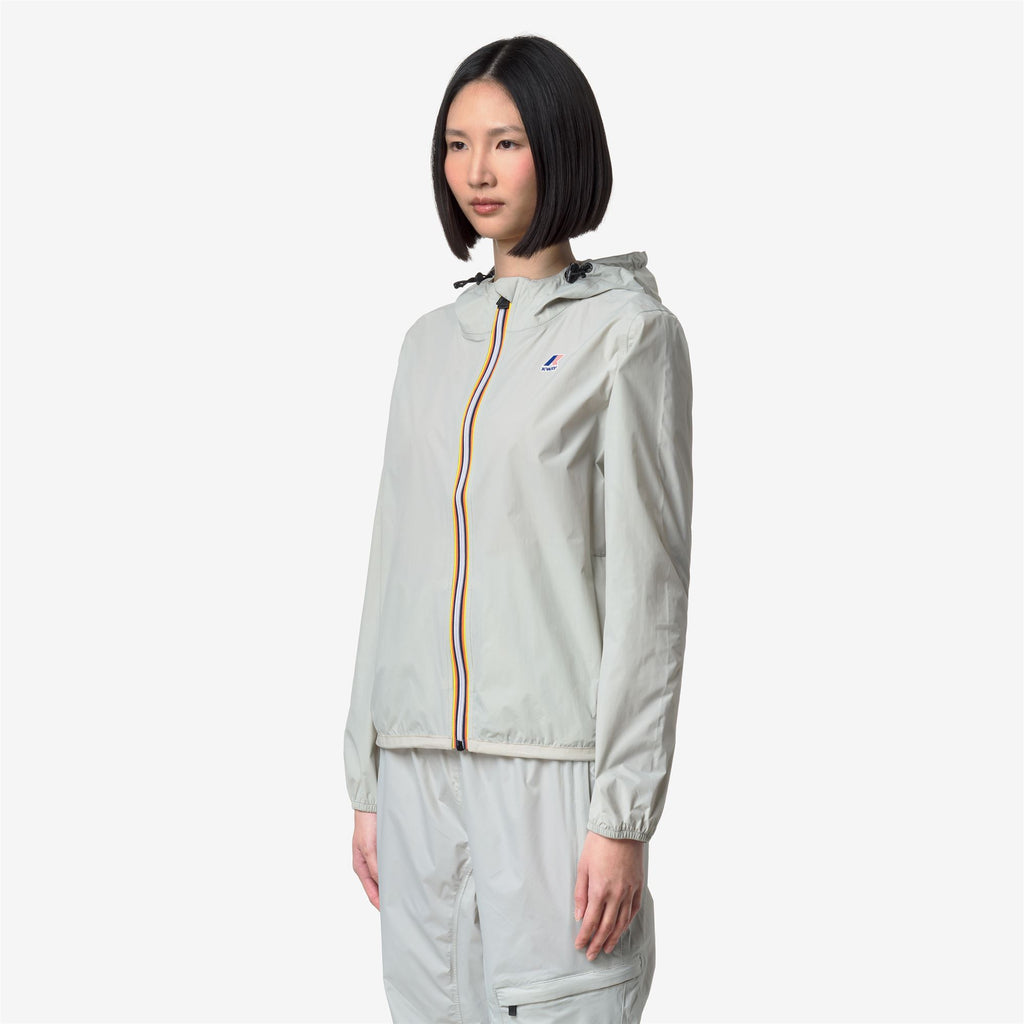 Jackets_WOMAN_LE VRAI 4.0 CLAUDETTE_Mid_BEIGE LT - Commercial 5
