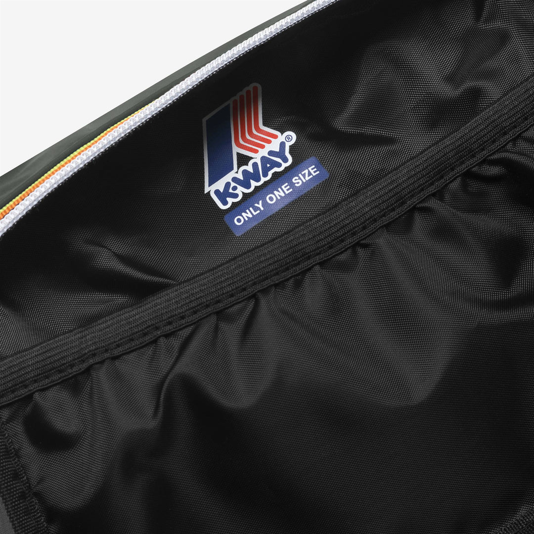 Small Accessories_UNISEX_DEMU_Beauty Case_GREEN BLACKISH - DressedSide