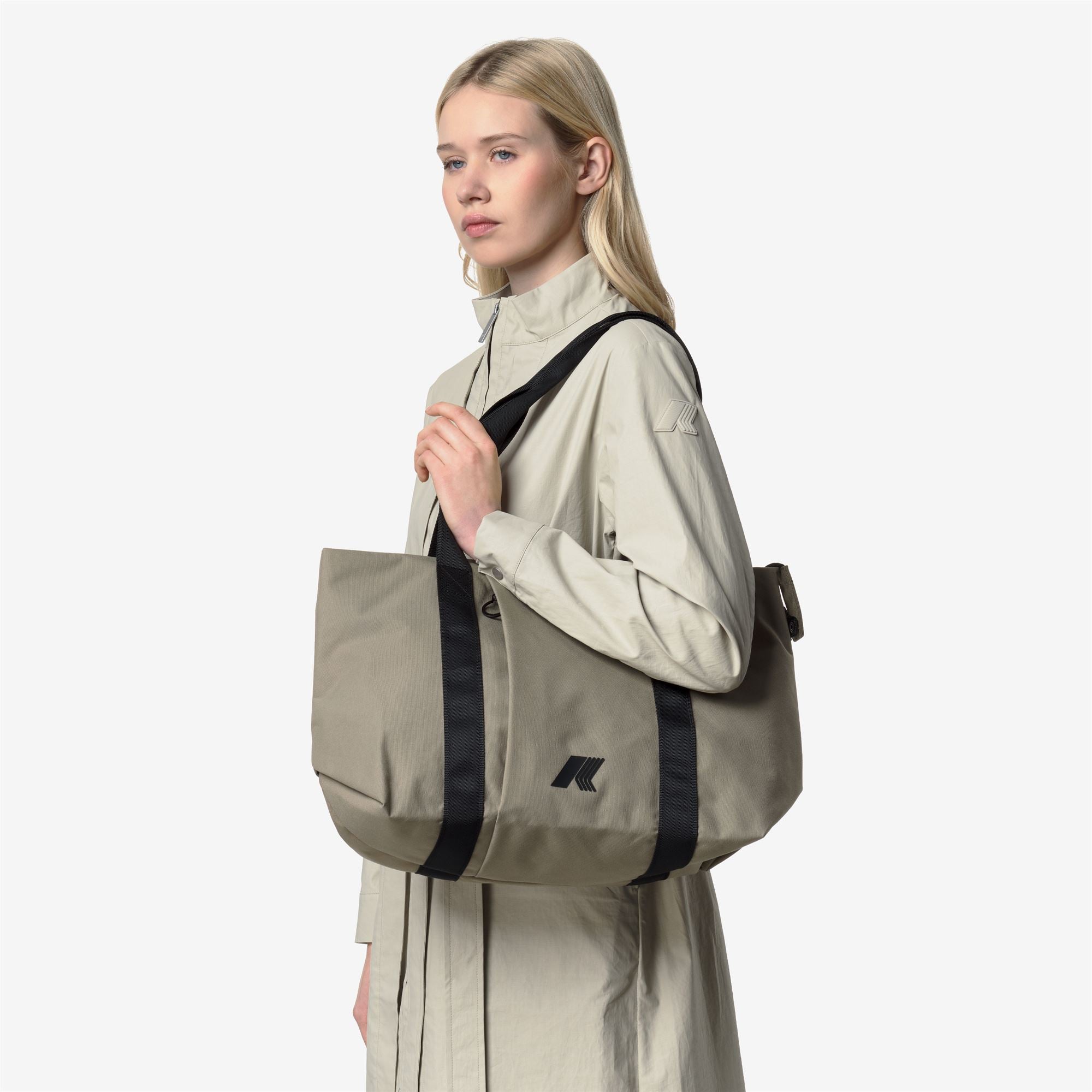 Bags_Unisex_CLARABELLE_Tote Bag_Grey Tortora - Commercial 5