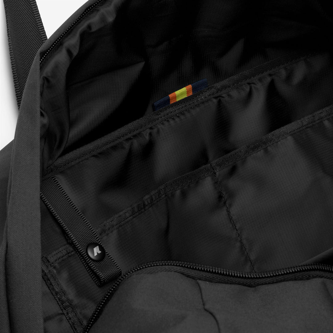 Bags_UNISEX_MAXEN_Duffle_Black Pure - DressedSide