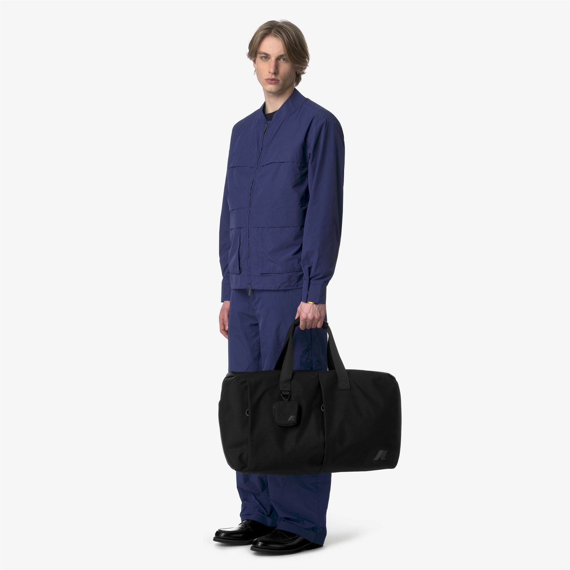 Bags_UNISEX_MAXEN_Duffle_Black Pure - Commercial 5
