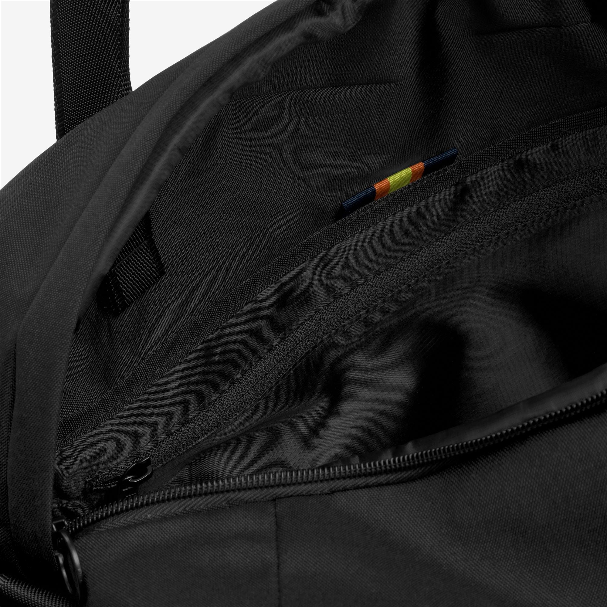 Bags_UNISEX_SIRIUS_Duffle_Black Pure - Commercial 3