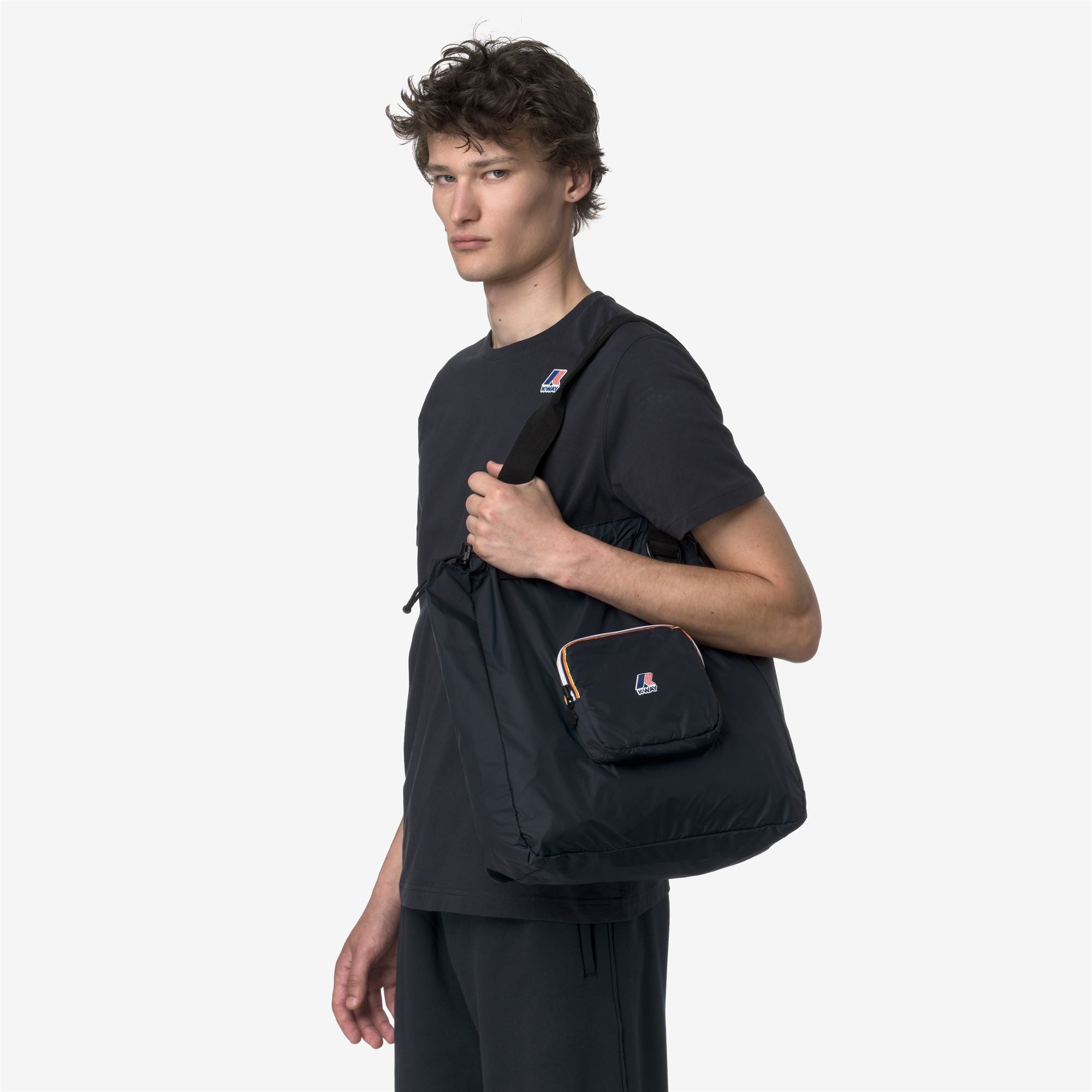 Bags_UNISEX_LE VRAI 4.0 VICTORINE_Shopping Bag_Blue Depth - Commercial 5