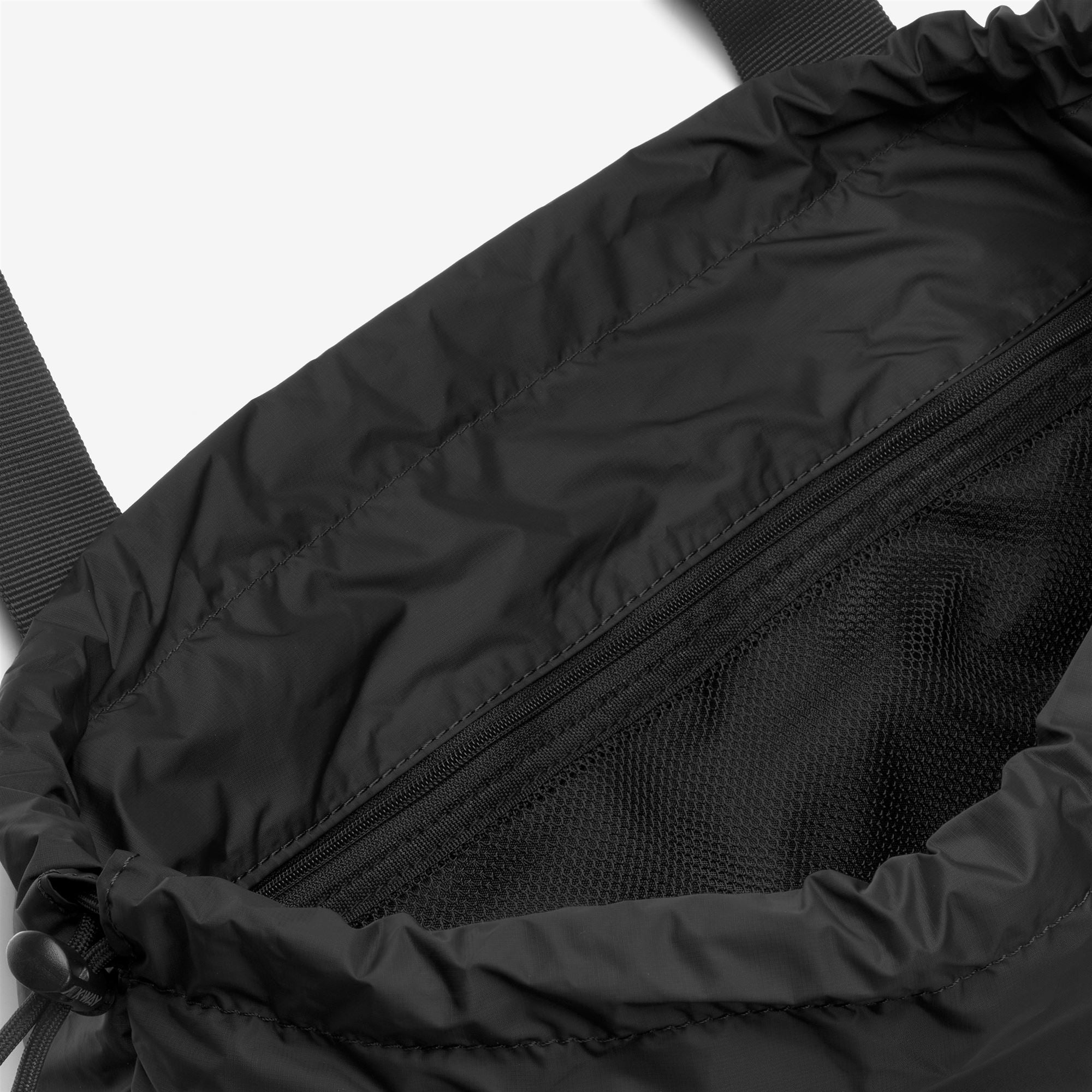 Bags_UNISEX_LE VRAI 4.0 JEANETTE_Tote Bag_Black Pure - Commercial 3