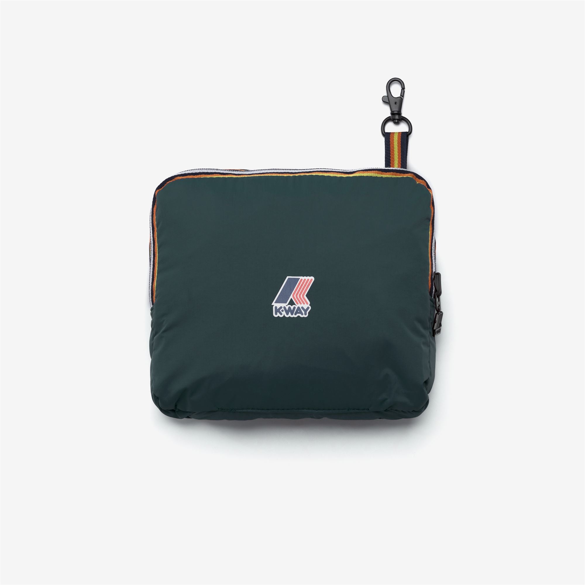 Bags_UNISEX_LE VRAI 4.0 MARCEL_Duffle_Green Dk Jungle - Commercial 3