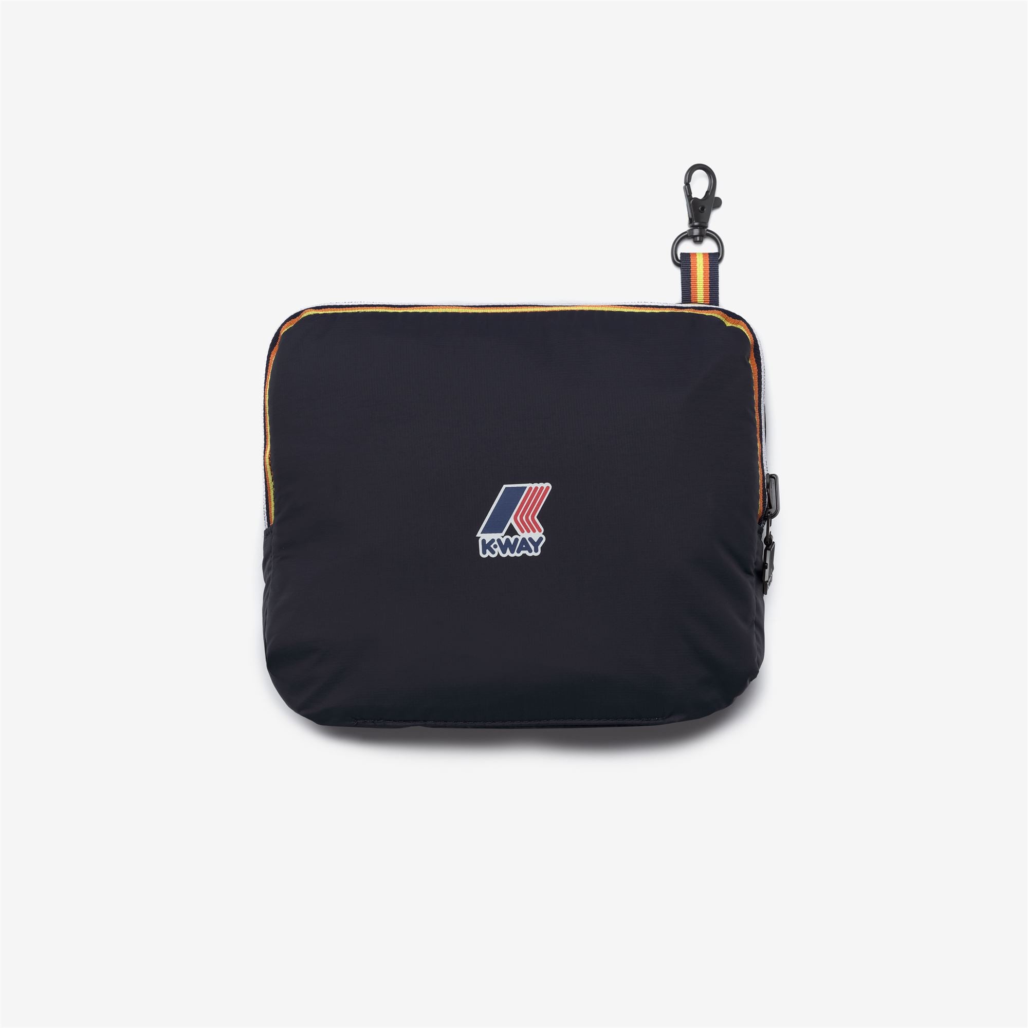 Bags_UNISEX_LE VRAI 4.0 MARCEL_Duffle_Blue Depth - Commercial 4