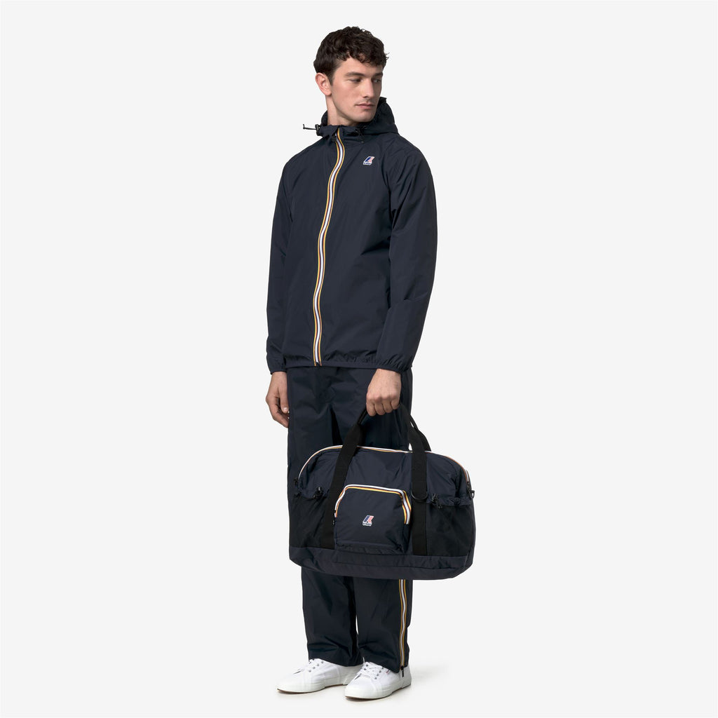 Bags_UNISEX_LE VRAI 4.0 MARCEL_Duffle_Blue Depth - Commercial 6