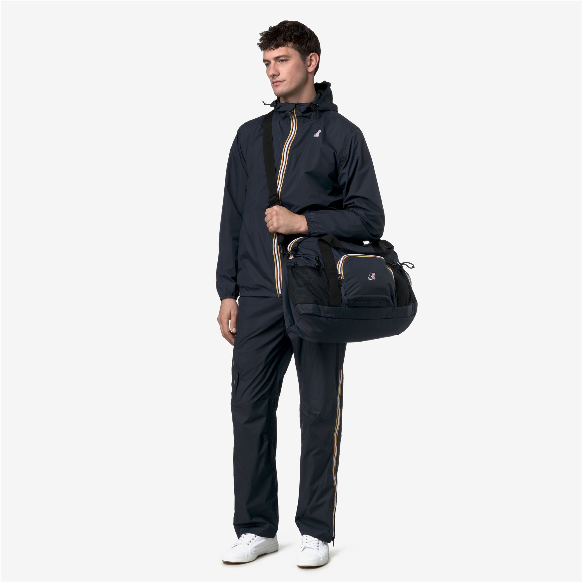 Bags_UNISEX_LE VRAI 4.0 MARCEL_Duffle_Blue Depth - Commercial 5