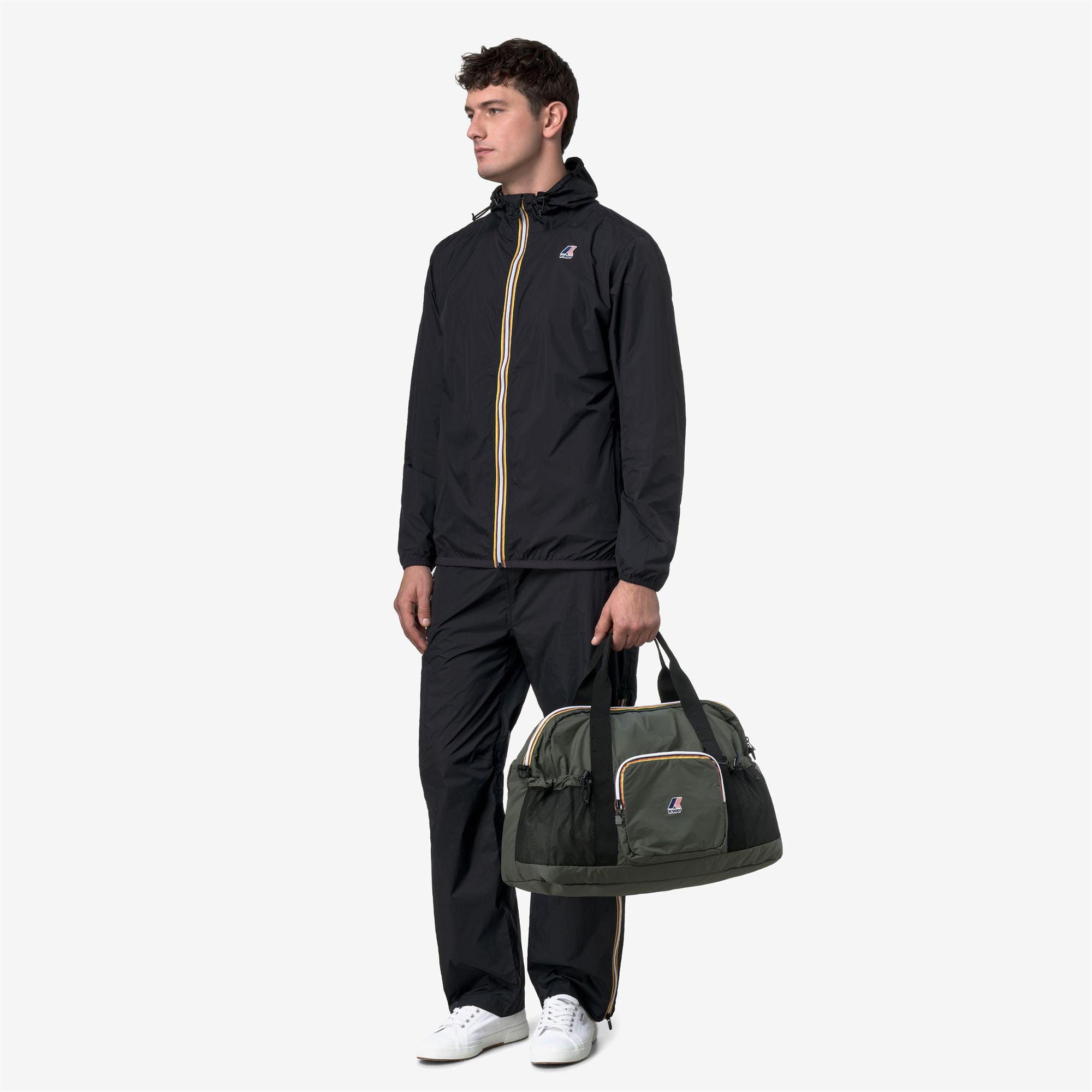 Bags_UNISEX_LE VRAI 4.0 MARCEL_Duffle_GREEN BLACKISH - Commercial 6