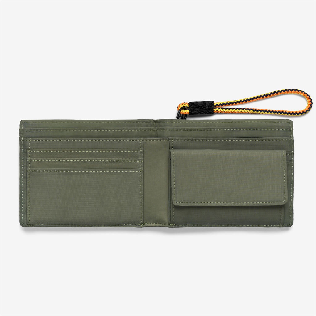 Small Accessories_Unisex_LESCHELLE_Wallet_Green Lichen - Commercial 3