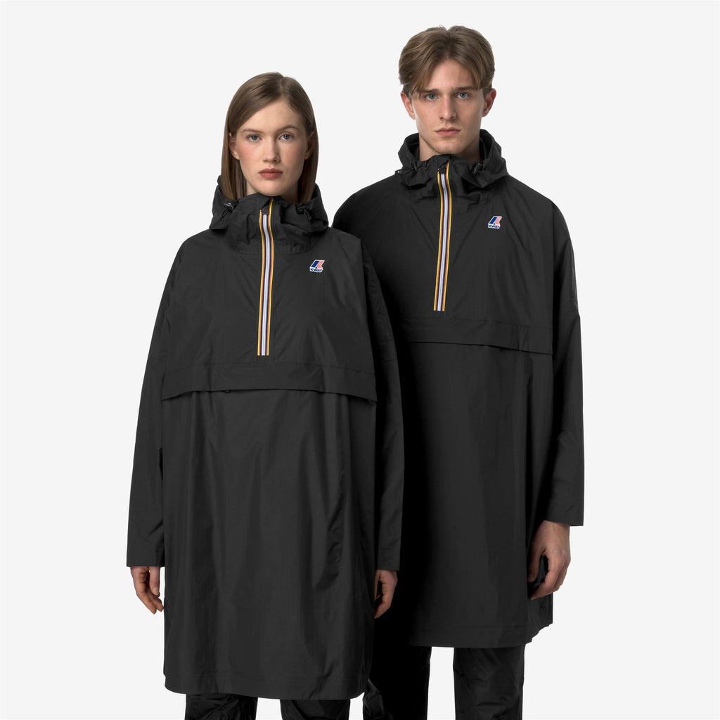 Jackets_UNISEX_LE VRAI 4.0 FORTUNE_Poncho_Black Pure - Commercial 1