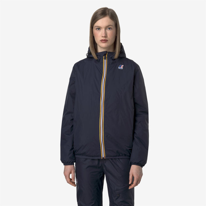 Jackets_UNISEX_LE VRAI 4.0 CLAUDE WARM_Mid_Blue Depth - DressedBack