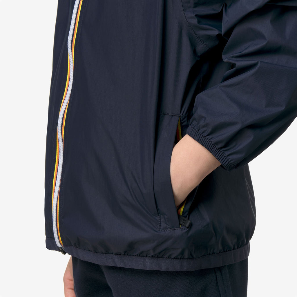 Jackets_KID UNISEX_P. LE VRAI 4.0 CLAUDE_Mid_Blue Depth - Commercial 7