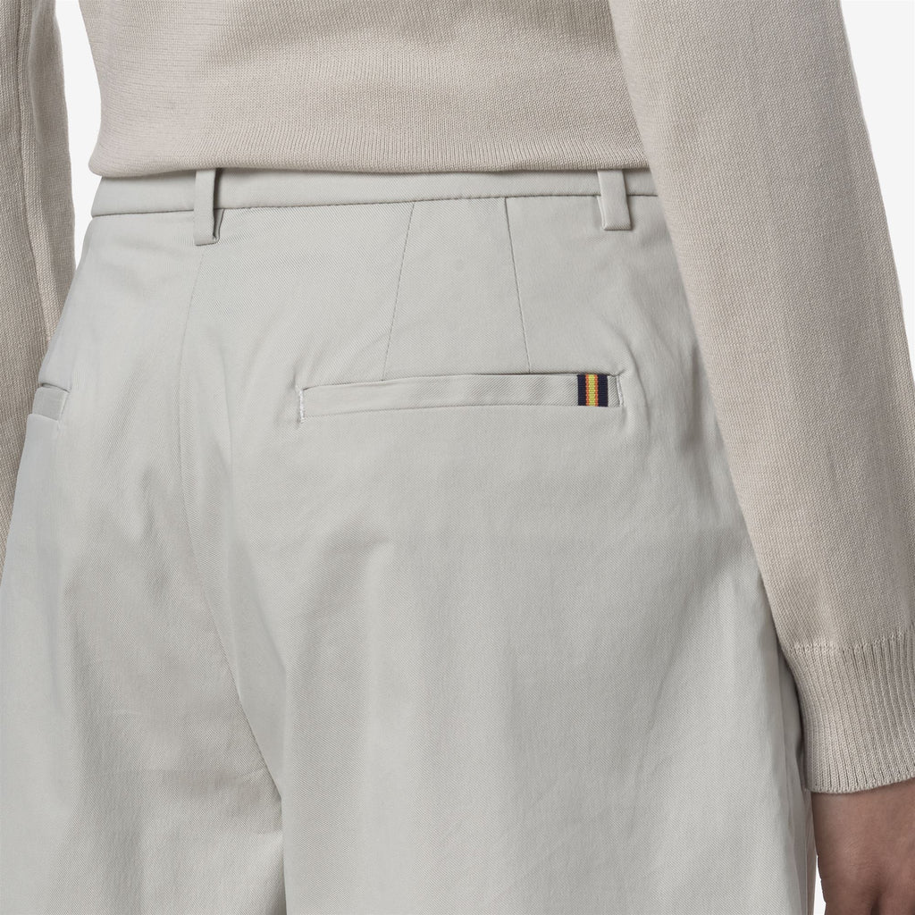 Shorts_WOMAN_NIVE TWILL TECH_Chino_BEIGE LT - Commercial 7