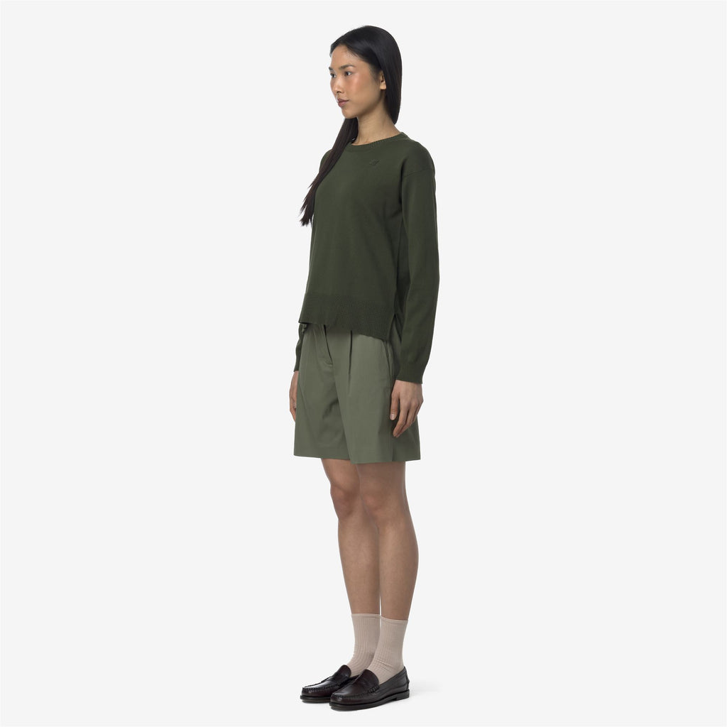 Shorts_WOMAN_NIVE TWILL TECH_Chino_Green Lichen - Commercial 5