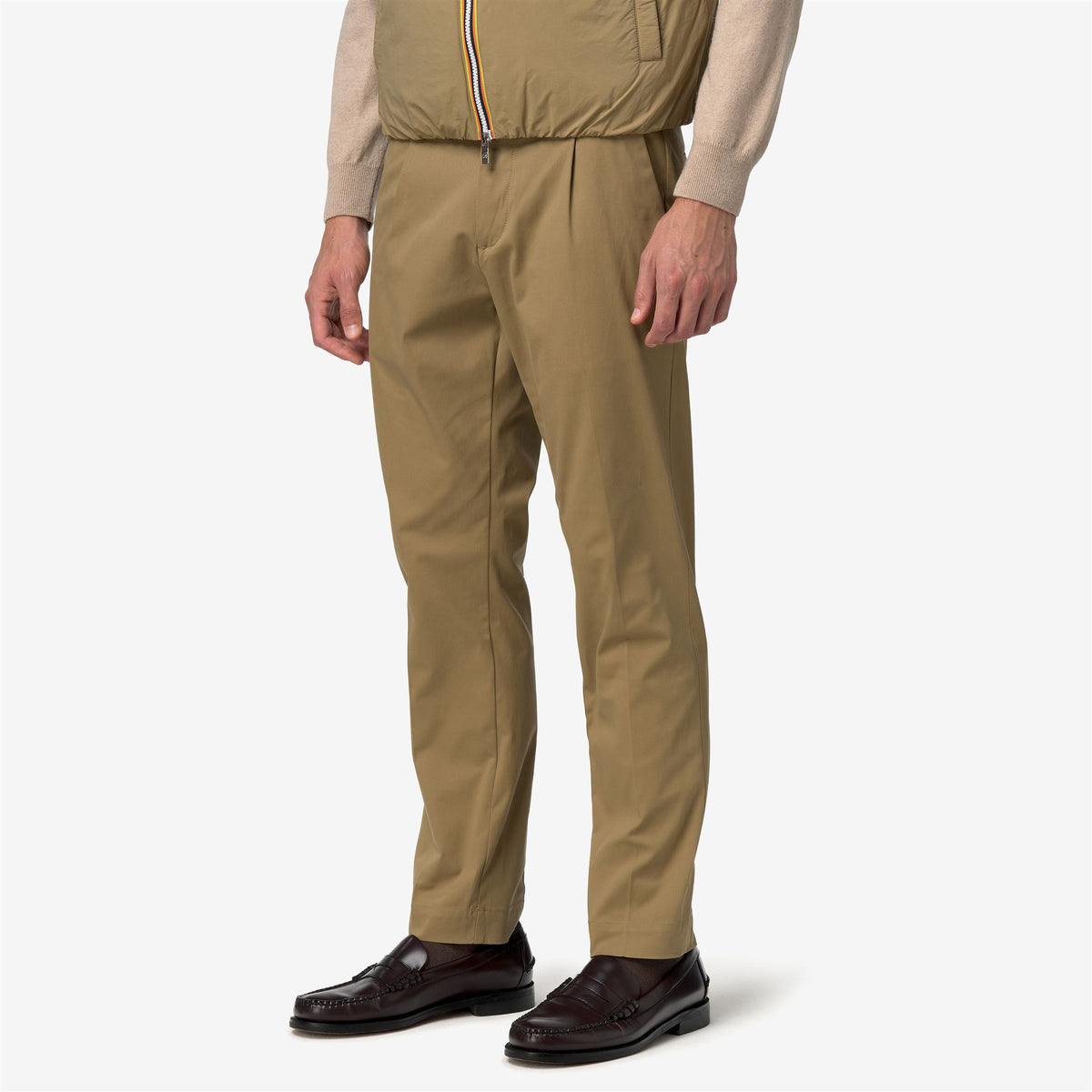 Pants_Man_AILTON TWILL TECH PEACH_Chino_Beige Khaki - Commercial 5