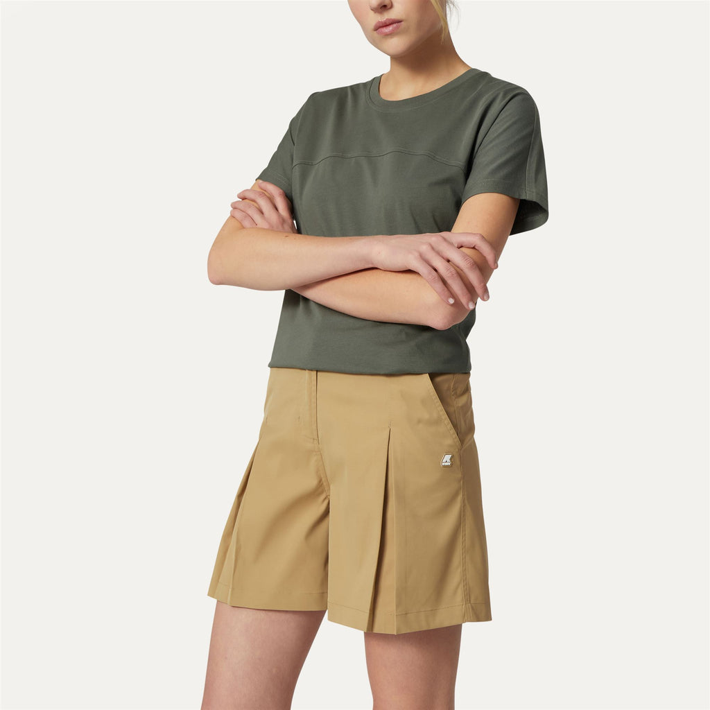 Shorts_WOMAN_NOISE TWILL_Chino_Beige Khaki - Commercial 7