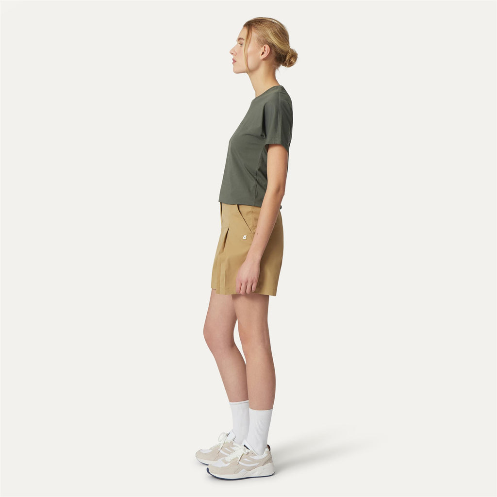 Shorts_WOMAN_NOISE TWILL_Chino_Beige Khaki - Commercial 5