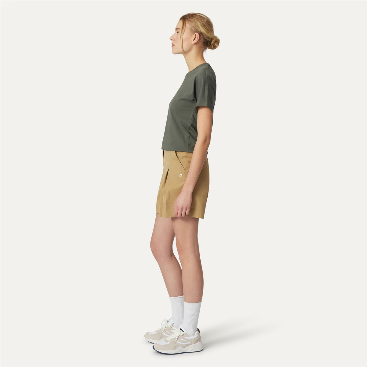 Shorts_WOMAN_NOISE TWILL_Chino_Beige Khaki - Commercial 5