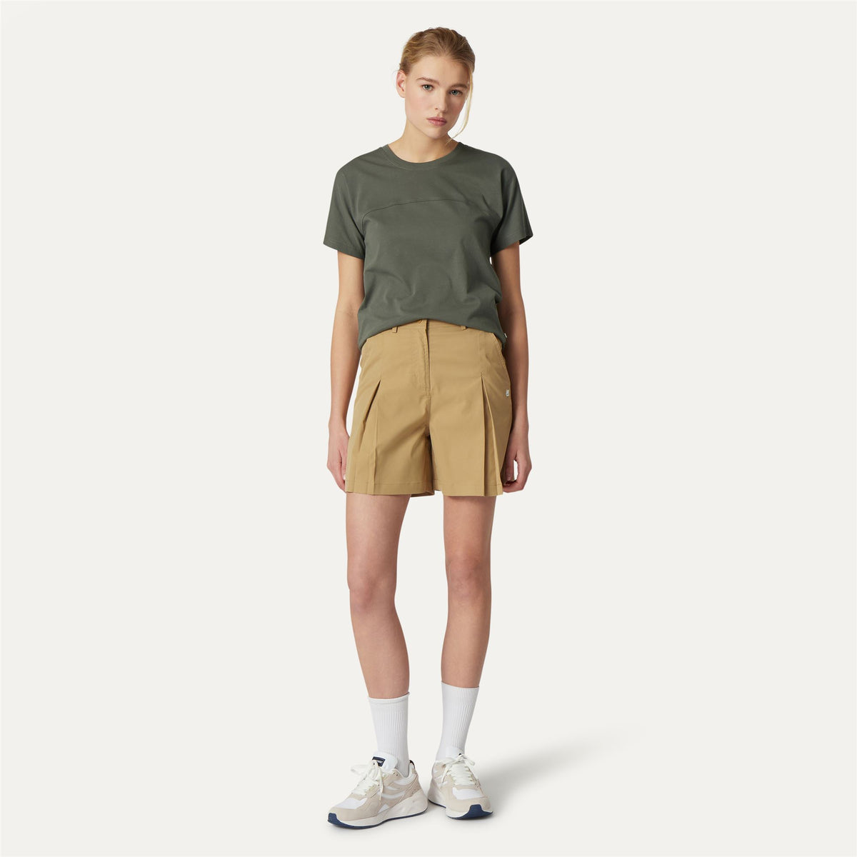 Shorts_WOMAN_NOISE TWILL_Chino_Beige Khaki - Commercial 4