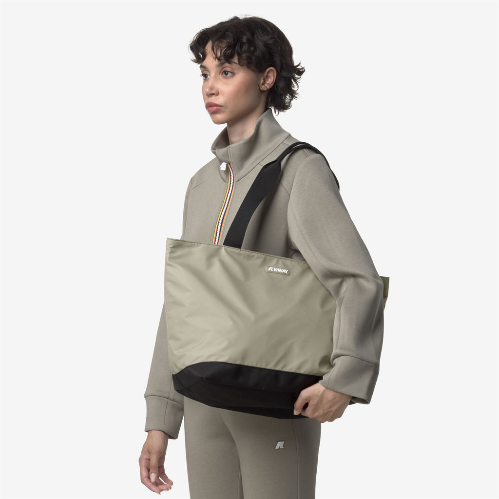 Bags_UNISEX_CLERE_Tote Bag_Green Oak - Commercial 5