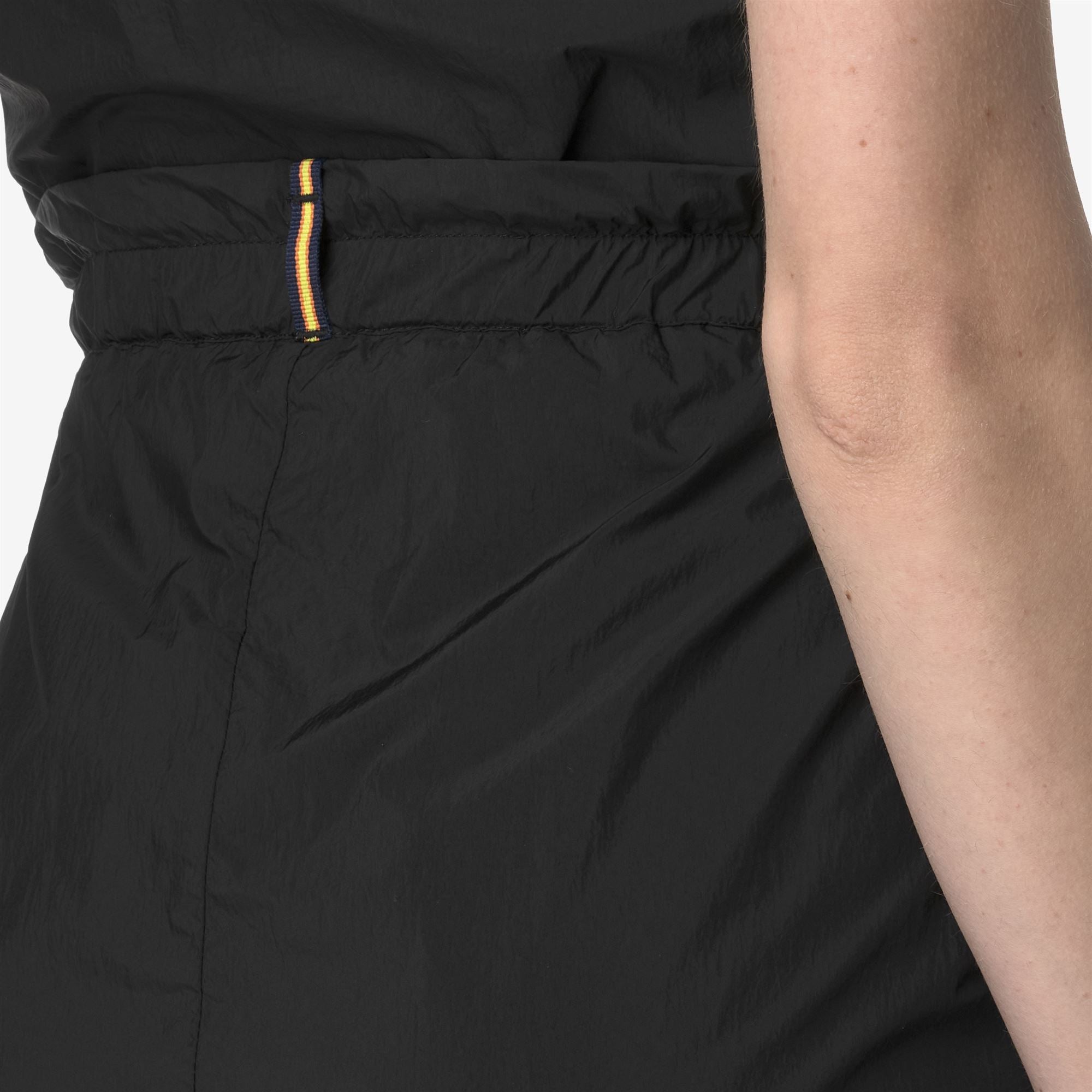 Skirts_WOMAN_LIZE_Short_Black Pure - Commercial 7