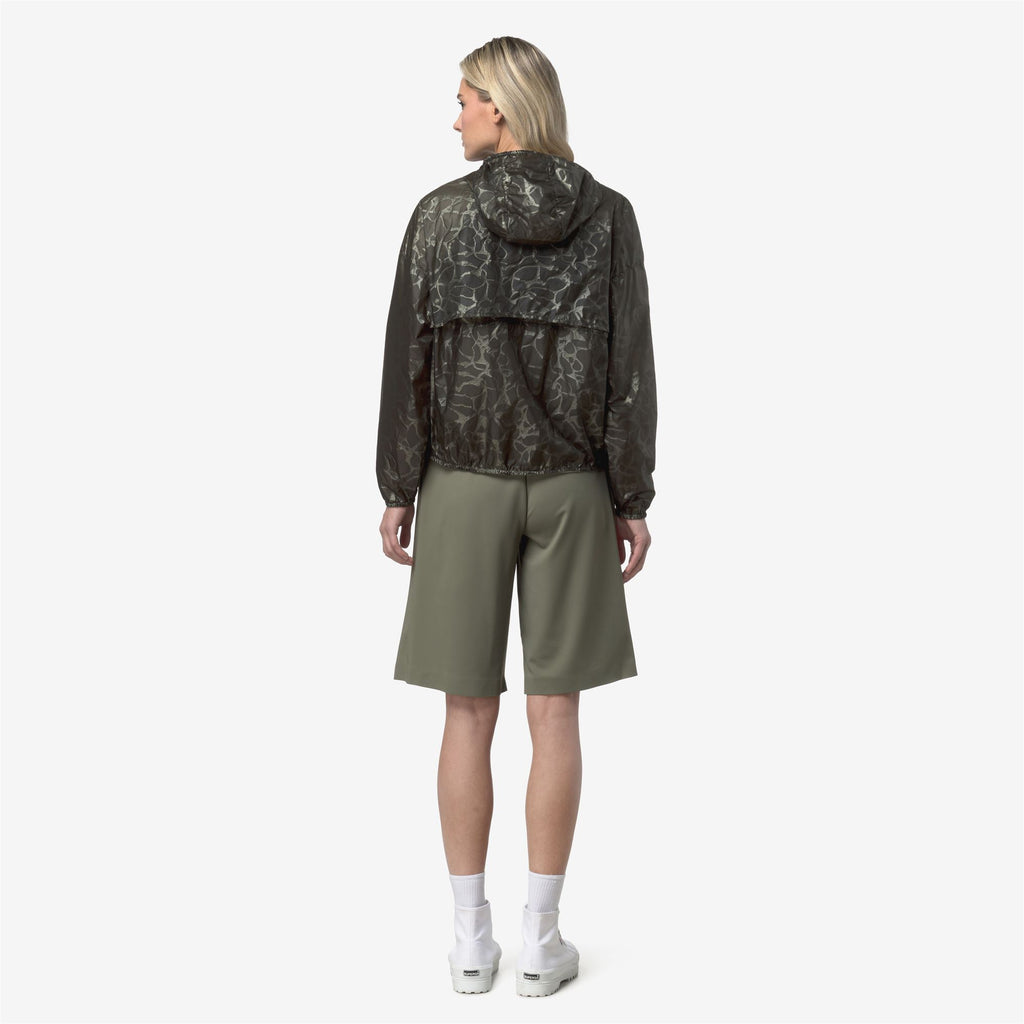 Jackets_Woman_LAURETTE SUPER LIGHT LAMI DOUBLE_Short_Green Lichen - BEIGE LT - Commercial 6