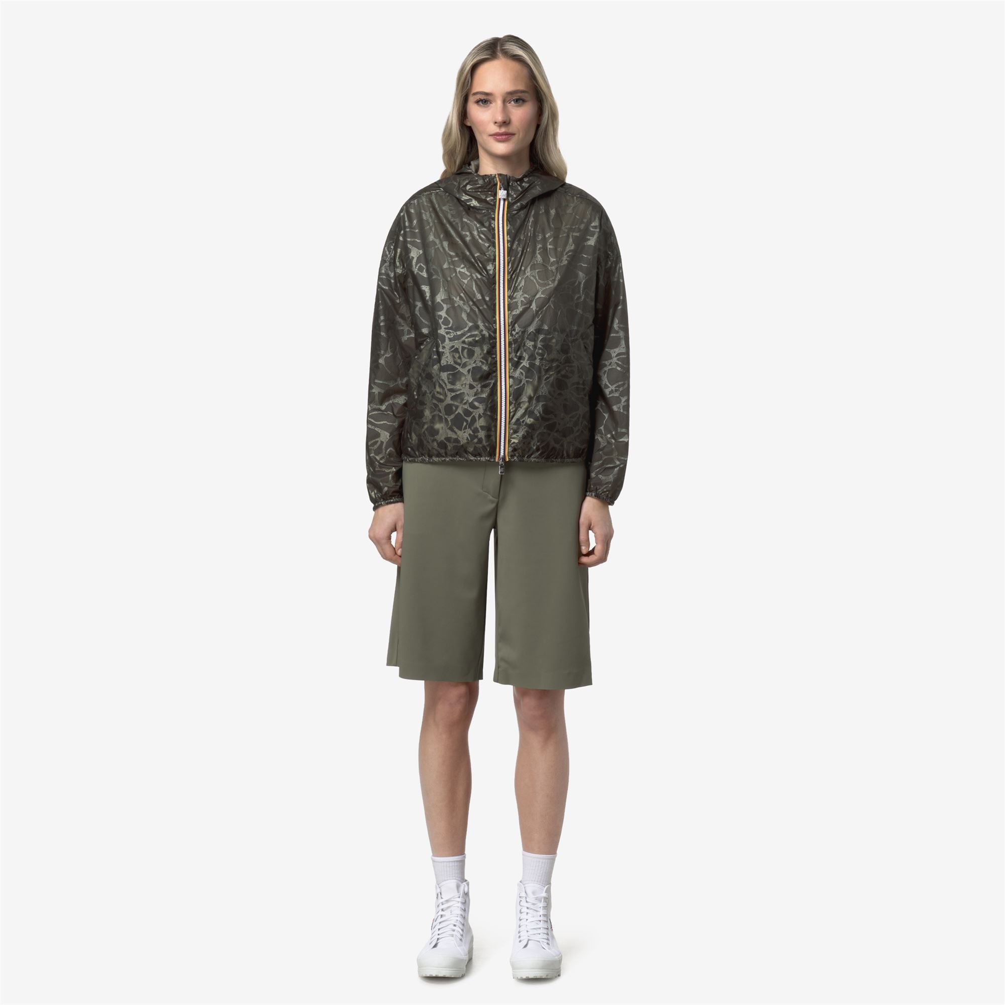Jackets_Woman_LAURETTE SUPER LIGHT LAMI DOUBLE_Short_Green Lichen - BEIGE LT - Commercial 4