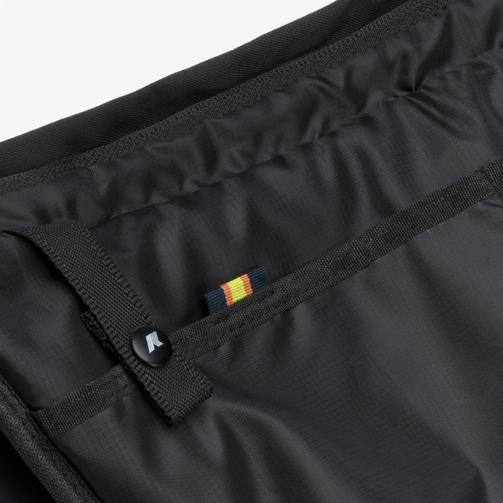 Bags_WOMAN_CONELIE_Shoulder Bag_Black Pure - DressedSide