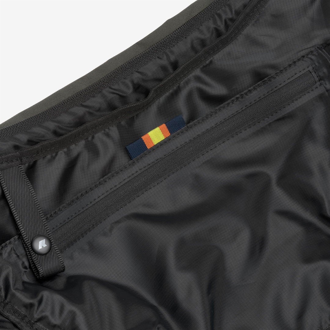 Bags_WOMAN_CONELIE_Shoulder Bag_GREEN BLACKISH - DressedSide