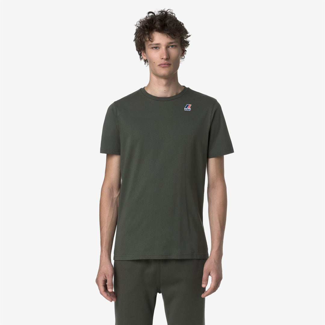 T-Shirts & Top_UNISEX_LEONIDE_T-Shirt_GREEN BLACKISH - DressedBack