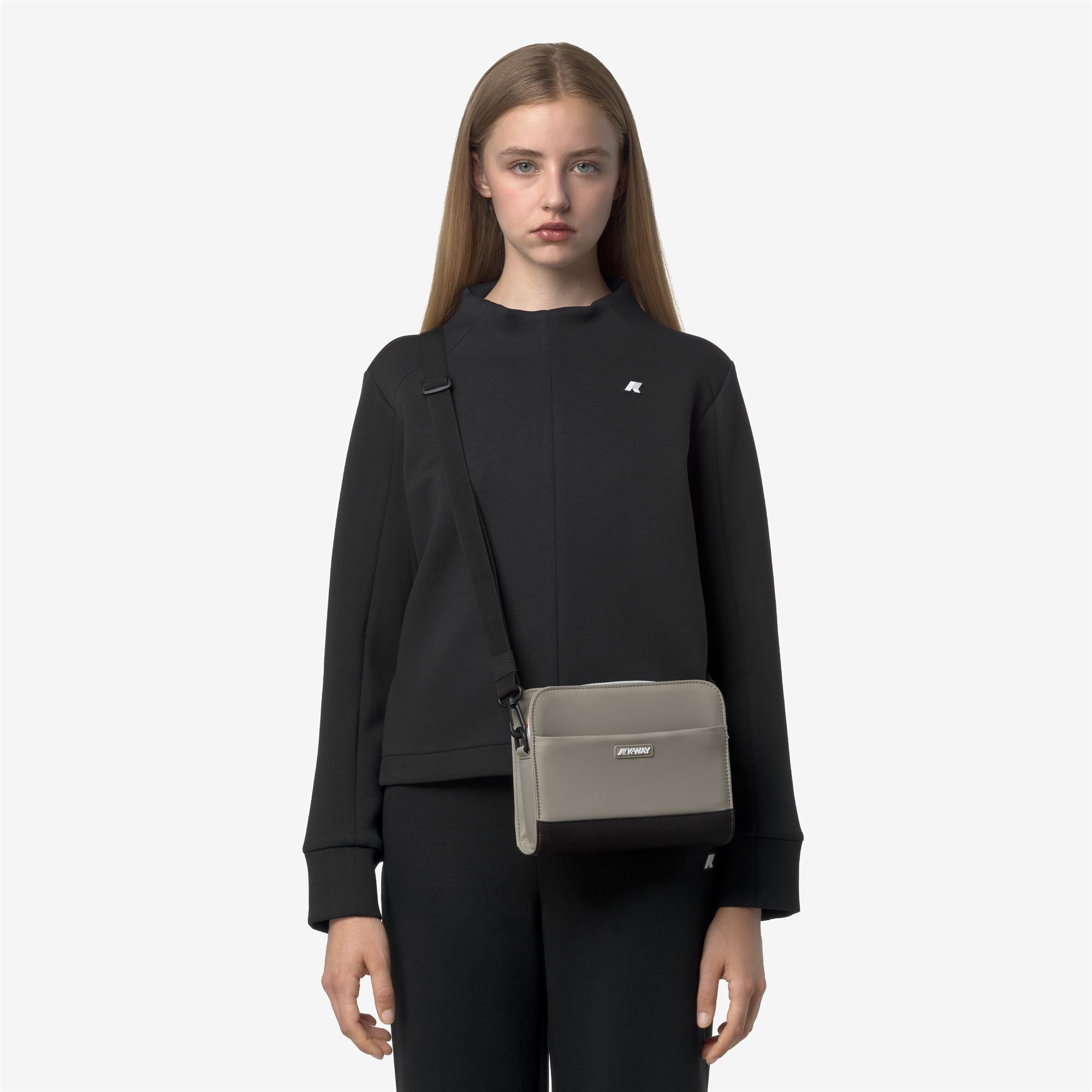 Bags_WOMAN_MARYBELL_Pouch Bag_Green Oak - Commercial 5
